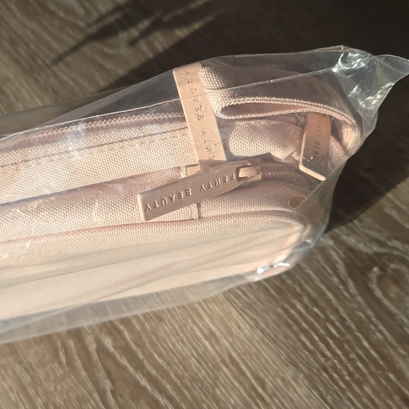 FENTY BEAUTY BAECATION GETAWAY Embroidered Coco nude bag - Picture 11 of 12